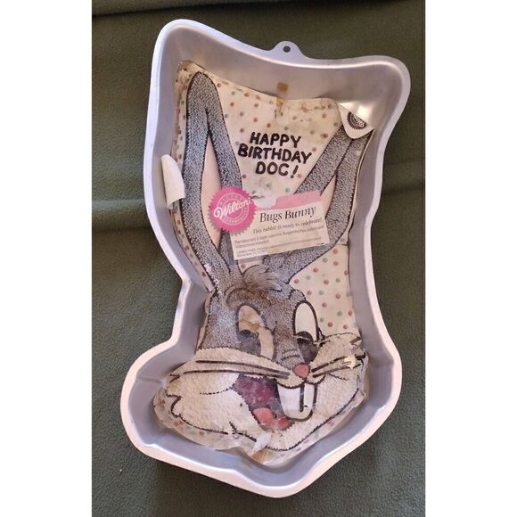 BUGS BUNNY NEW Wilton 2105-2553 Bugs Bunny Cake Pan Mold w/Instructions (instruc - Picture 3 of 3